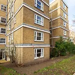 The Lempicka 2 Bedroom Flat And Garden In Notting Hill