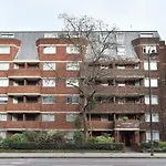 Minimalist Studio With Balcony In Kensington, Sleeps 4