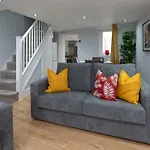 Deluxe Riverview Apartment