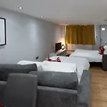 Deluxe Riverview Apartment