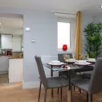 Deluxe Riverview Apartment