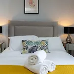 Deluxe Riverview Apartment