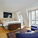 Ennismore Mews