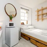 Beautiful Pied-A-Terre To Explore London