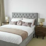 Top Floor Luxury And Spacious 2 Bedroom Apartment In Stratford