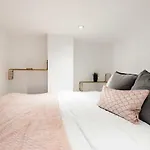 Stylish Hyde Park Apartment