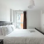 Luxury Apartment With River View, Gym And Parking