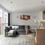 Luxury Apartment With River View, Gym And Parking