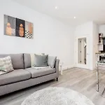 Bright & Modern 2-Bed Notting Hill Apartment