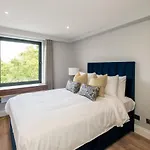 The Carlyle - Stunning Serviced Apartments