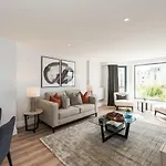 The Carlyle - Stunning Serviced Apartments