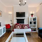 2 Bedroom Modern Apartment On Historic Marylebone Lane
