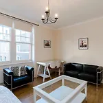 2 Bedroom Modern Apartment On Historic Marylebone Lane