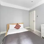 Chic & Contemporary 2-Bed Flat, Sleeps 6, In Soho