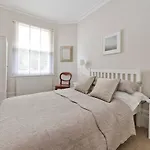 Gorgeous 3-Bed Garden Flat Beside Battersea Park
