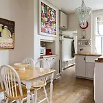 Gorgeous 3-Bed Garden Flat Beside Battersea Park