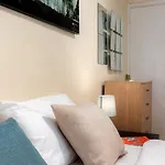 Queensland House - Deluxe Guest Room