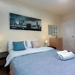 Queensland House - Deluxe Guest Room