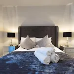 Battersea 2Bed Apartment With A Balcony