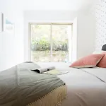 The Kensington Grove - Stylish 2Bdr Flat With Private Patio