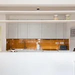 The Kensington Grove - Stylish 2Bdr Flat With Private Patio