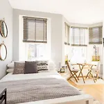 Lovely Studio Flat In West Kilburn By Queen\'S Park