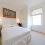 Bassett Road IV By Onefinestay