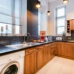 Gorgeous Large Deluxe West-End Park Architect Home