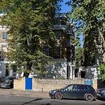 Punk Hip - Plush 1-Bed In Camden Town