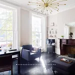 Punk Hip - Plush 1-Bed In Camden Town