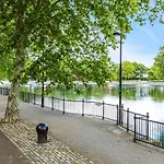 One Bedroom Modern Apartment Next To Wembley Stadium!