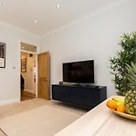 Caledonian · Bright One-Bedroom Apartment with Private Decked Garden