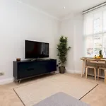 Caledonian · Bright One-Bedroom Apartment with Private Decked Garden