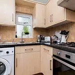 Caledonian · Bright One-Bedroom Apartment with Private Decked Garden