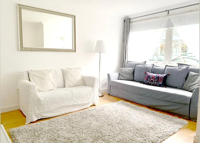 Elegant Fitzrovia 2-bed w Wifi: Close to Oxford Street W1
