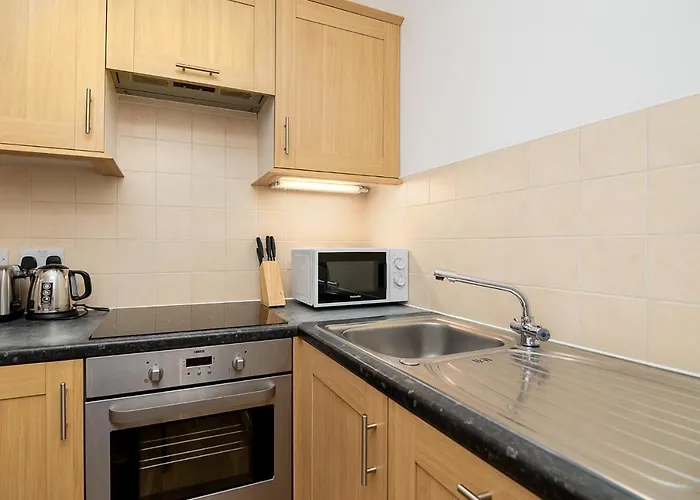 Modern 1 Bed Flat For Up To 2 People In Holborn, London With Free Wifi