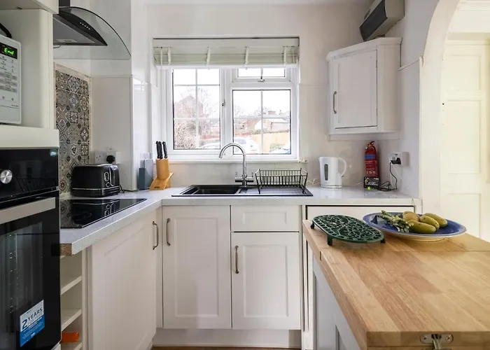 Exclusive Home In Acton By Underthedoormat