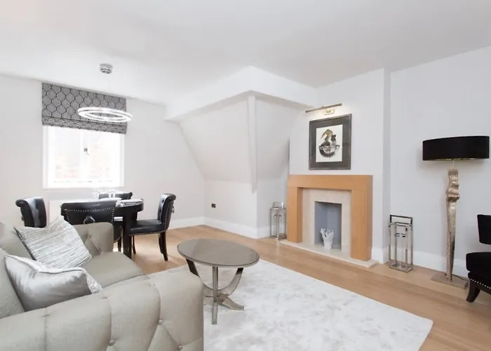 2 Bedroom Flat in Mayfair