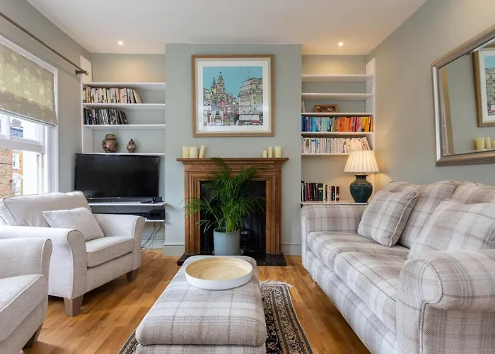 2 Bedroom Flat In Vauxhall