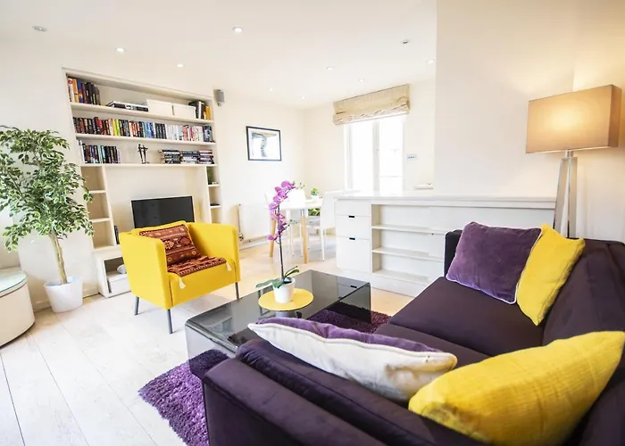 Notting Hill 2-Bedroom Maisonette With Terrace Close To Portobello Rd