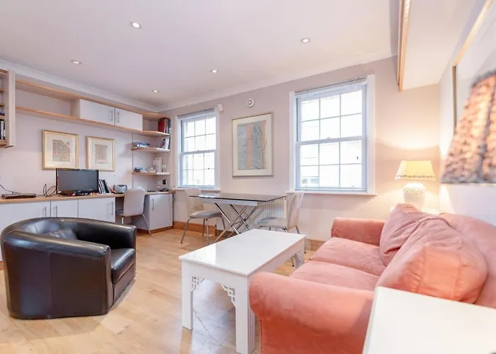 Beautiful 1 Bedroom Apartment In Victoria
