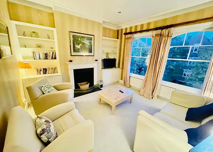 New Lovely 2-Bedroom Condo In Chelsea