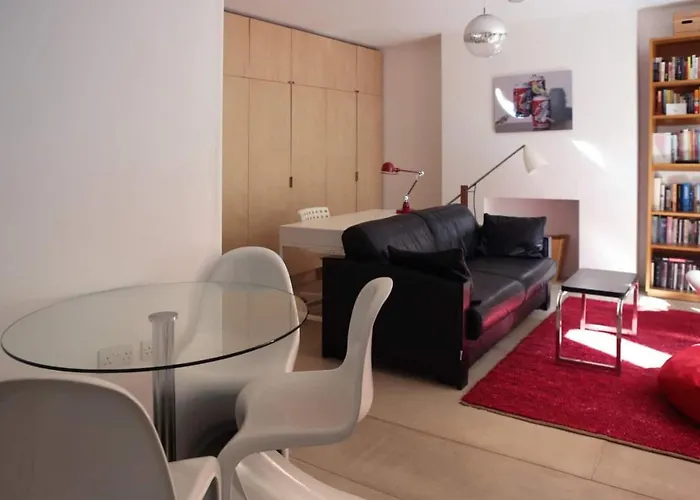 Stylish Bright Apartment W Private Garden