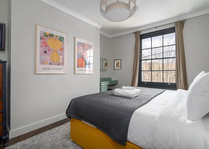Top Floor Chic Camden Apartment Sleep 2