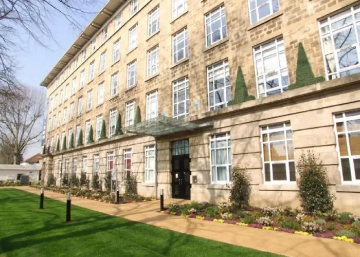 Stunning 2 Bed Flat! Centrally Located In London, Uk!