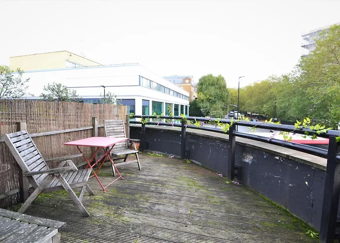 One Bedroom Apartment In Bayswater