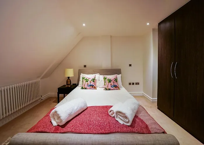 Contemporary High Street Kensington Apartment