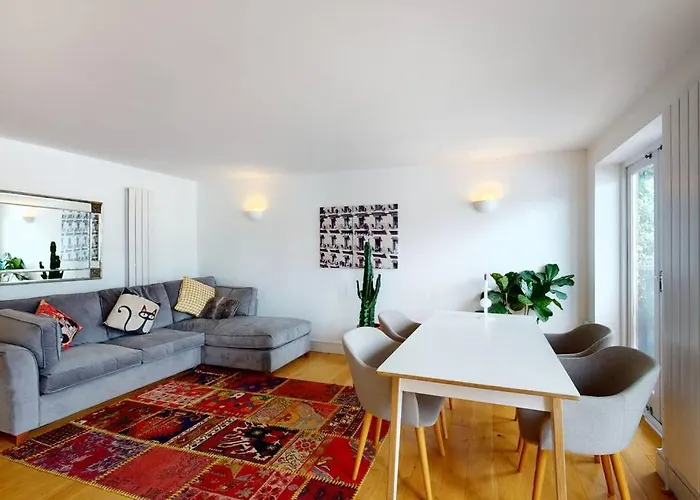 Lovely 2 Bedroom Flat Overlooking Canary Wharf