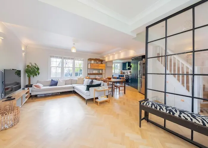 Beautiful High End Home Close To City Center