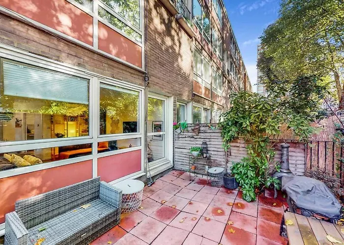 Charming 2-Bedroom Maisonette With Private Garden